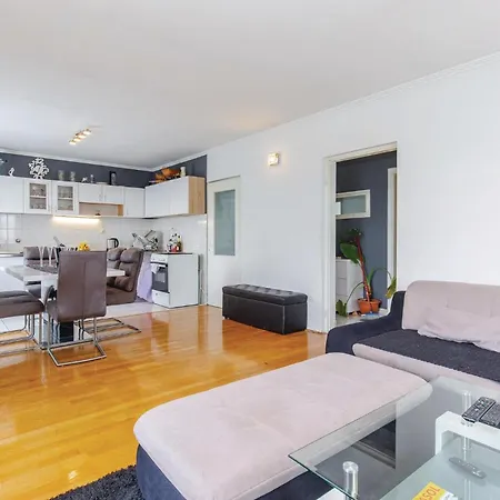 Apartment Amazing In With Jacuzzi