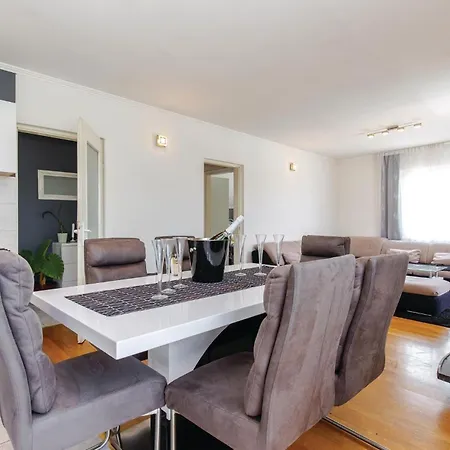 Amazing In With Jacuzzi Apartment Kostrena