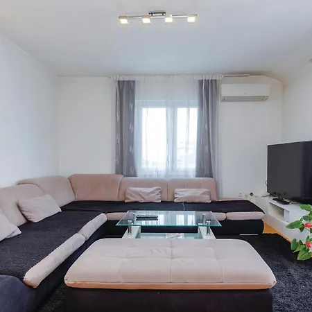 Apartment Amazing In With Jacuzzi *